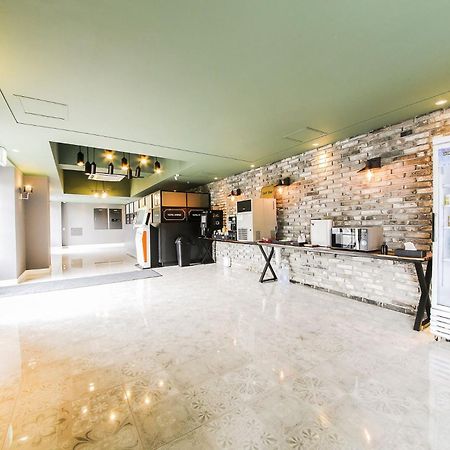 Avenue Hotel Йонгин Экстерьер фото